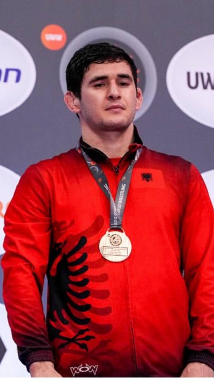 Чермен Валиев с чемпионской медалью